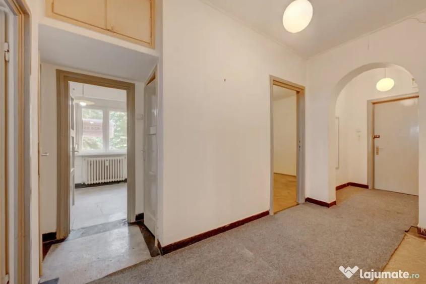 Apartament cu 2 camere decomandat în Basarabia