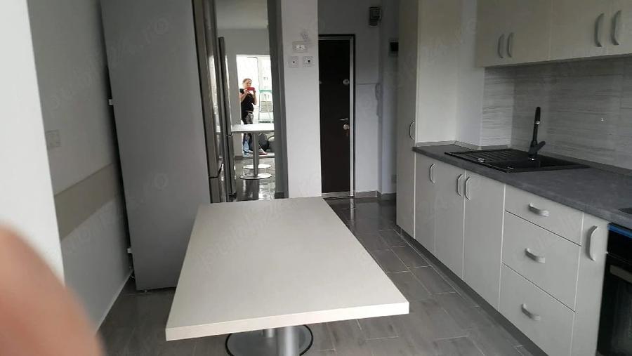 Apartament cu 2 camere semidecomandat în Gorjului