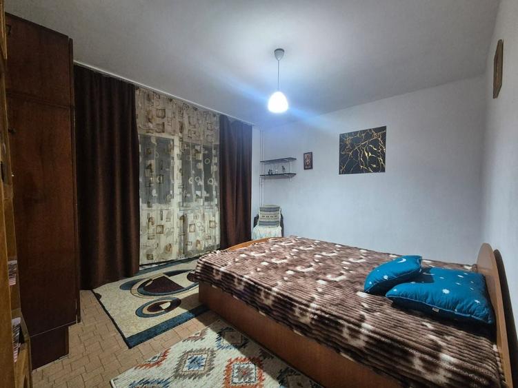 Apartament cu 3 camere decomandat în Astra