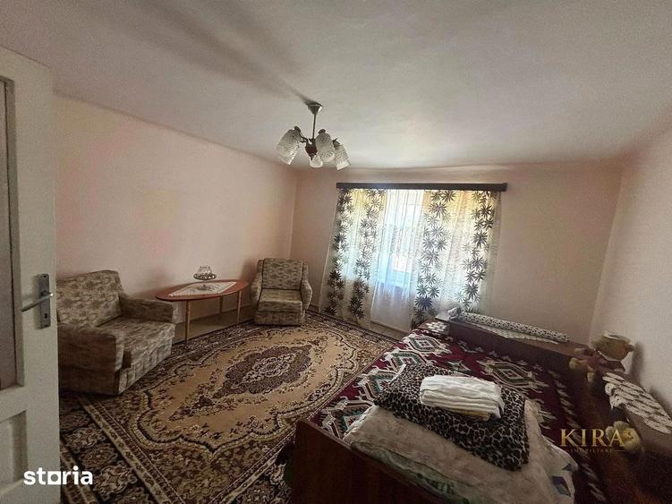 Casă cu 3 camere semidecomandat cu Teren 1600 Mp în Cincu