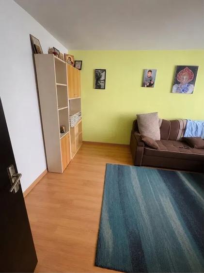 Apartament cu 3 camere decomandat în Drumul Taberei