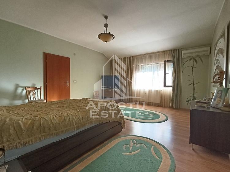 Casă individuală cu 9 camere cu Canalizare în Blașcovici
