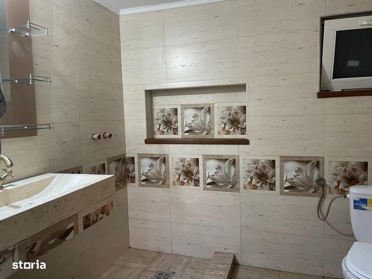 Casă cu 4 camere în Gara Veche