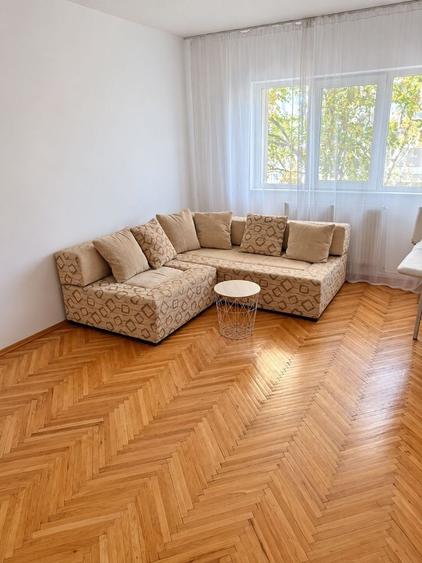 Apartament cu 3 camere decomandat, mobilat în Soarelui