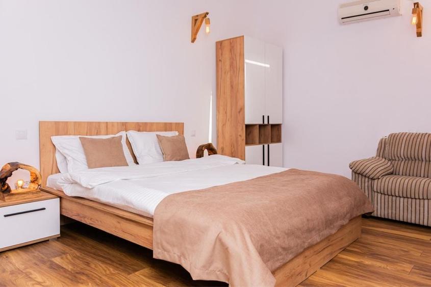 Ultracentral Enescu Apartament decomandat 1 camera privata cu bucatarie comuna utilata - 1