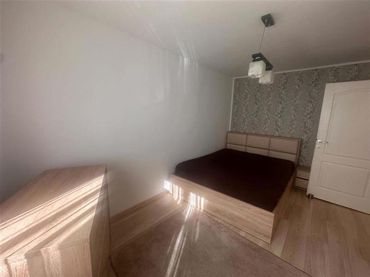 Apartament cu 2 camere semidecomandat, mobilat în Aradului