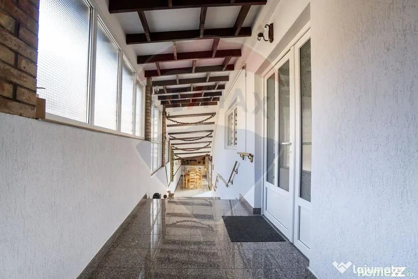 Casă cu 4 camere cu Teren 443 Mp în Poiana Mărului