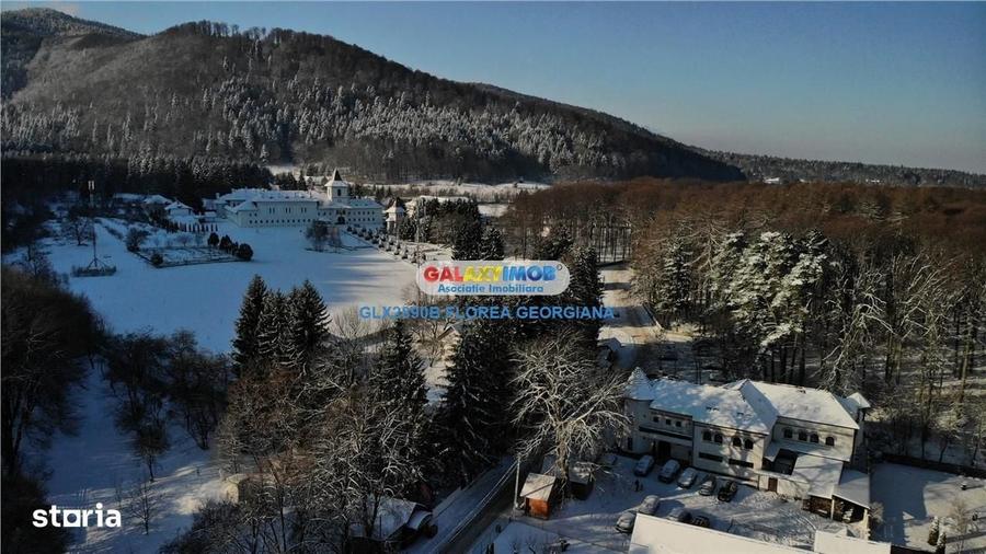 Spațiu comercial, de 1,000 mp, în Stațiunea Climaterică Sâmbăta