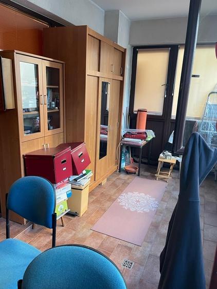 Apartament cu 2 camere semidecomandat, mobilat în Pajura