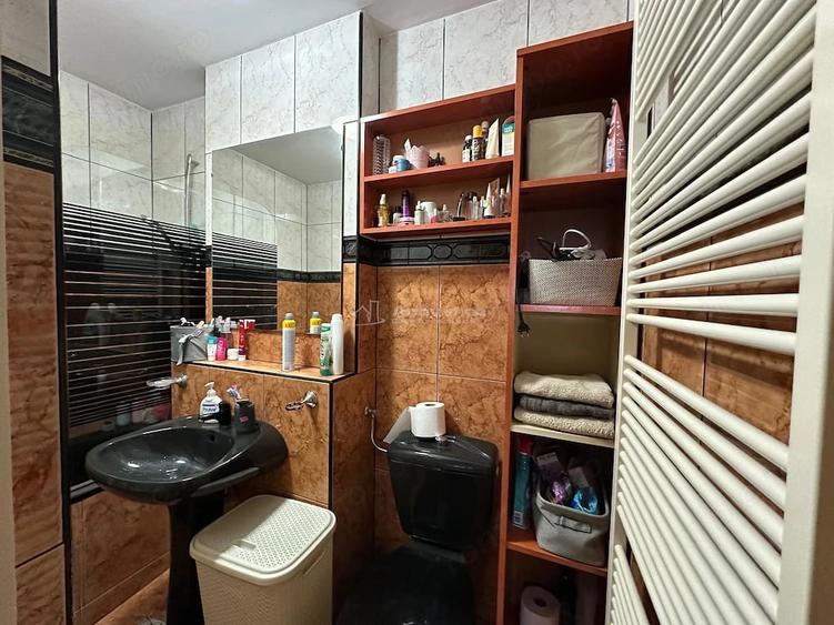 Apartament cu 3 camere decomandat în Cuptoare (Reșița)