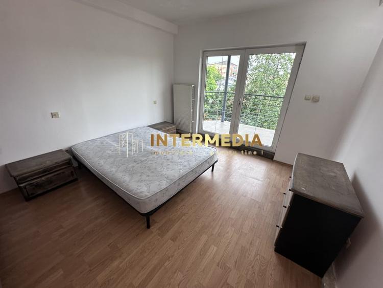 Casă individuală cu 4 camere cu Canalizare în Cetate