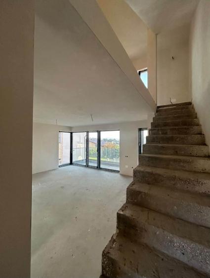 Duplex cu 4 camere cu Canalizare în Andrei Mureșanu