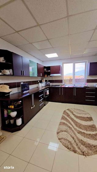 Casă cu 5 camere cu Teren 528.29 Mp în Central