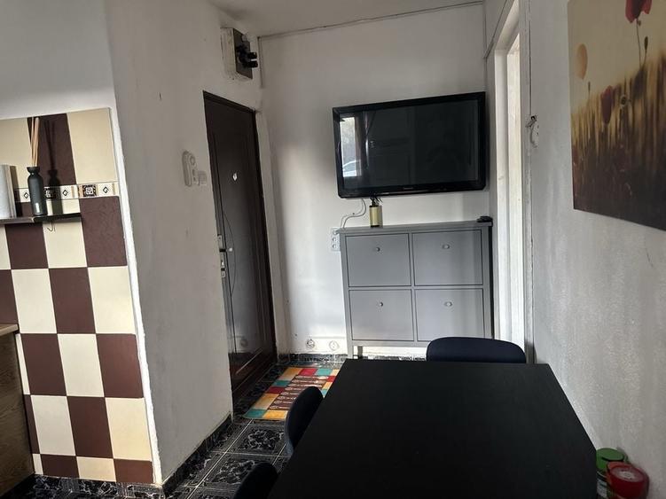 Apartament cu 2 camere semidecomandat în Podul de Piatră