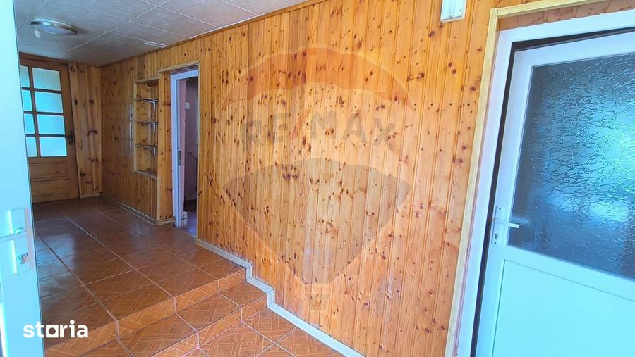 Casă cu 3 camere decomandat cu Canalizare în Nord