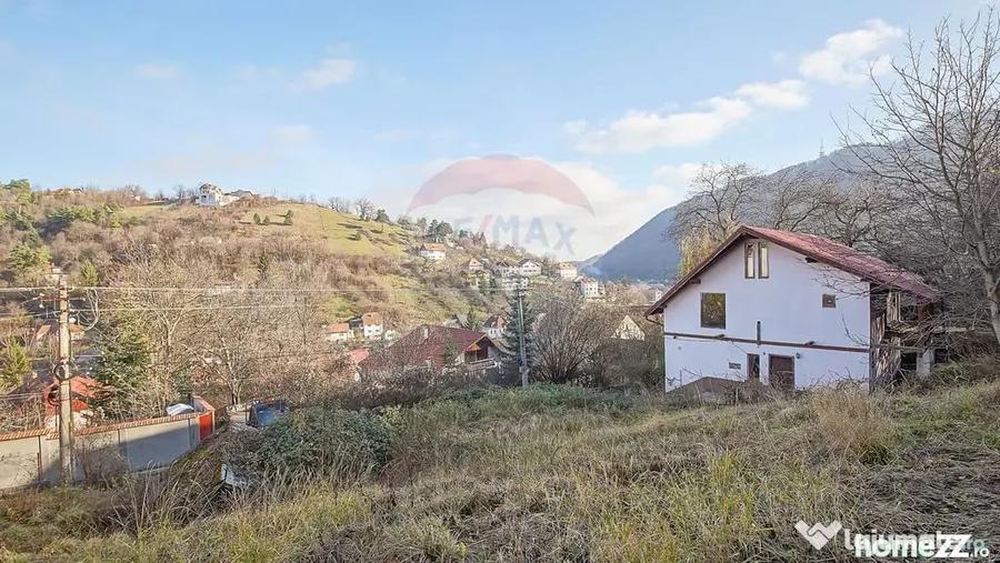 Casă cu 2 camere cu Teren 1000 Mp în Central