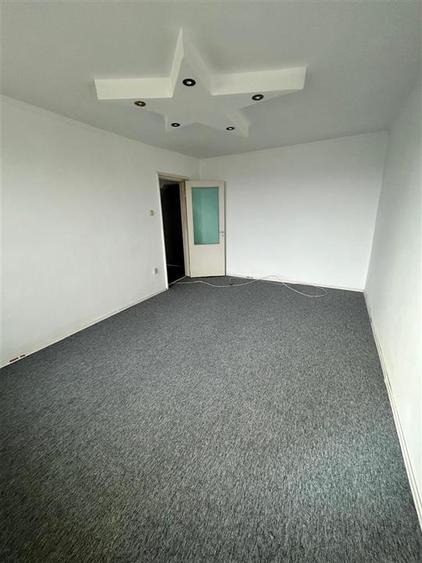 Apartament cu 3 camere decomandat în Viziru 3