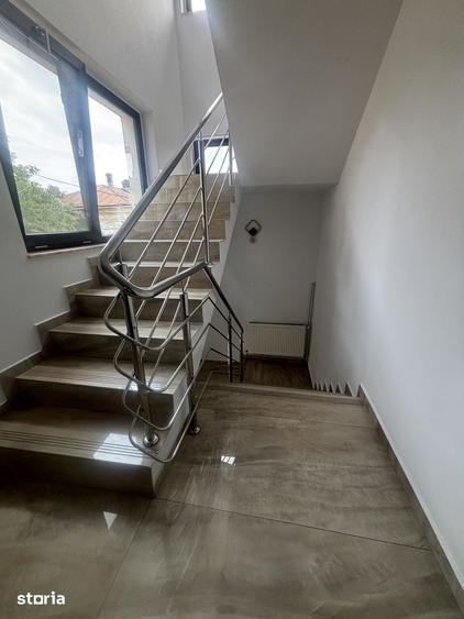 Casă cu 8 camere cu Teren 50 Mp în Central