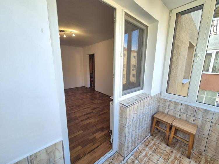 Apartament cu 2 camere semidecomandat în Centrul Civic