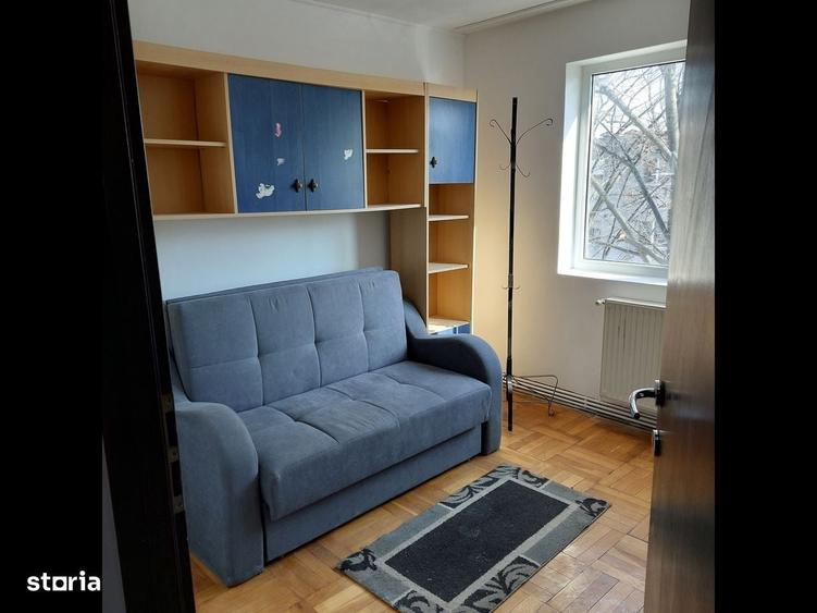 Apartament cu 3 camere semidecomandat în Exterior Vest