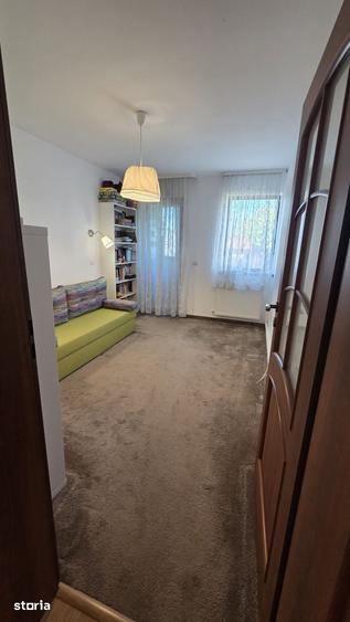 Apartament cu 4 camere decomandat în Florești