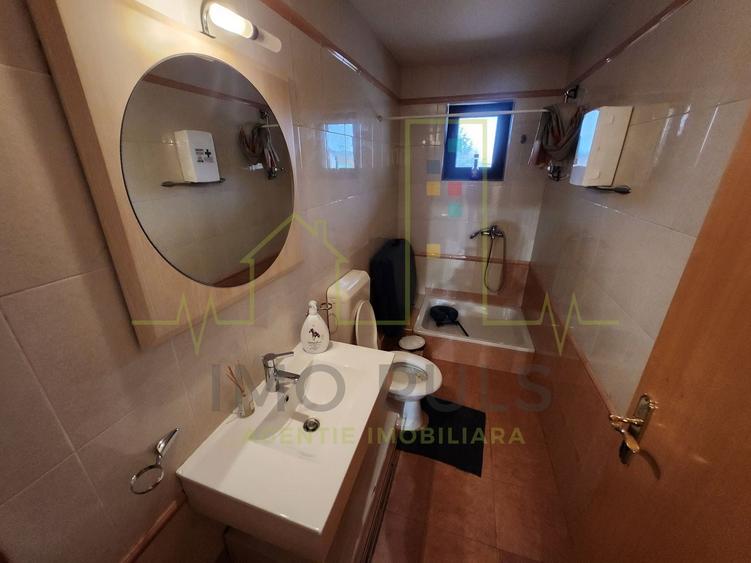Casă individuală cu 6 camere cu Canalizare în Tipografilor