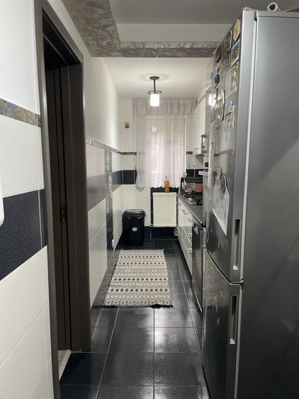 Apartament cu 3 camere semidecomandat în Ceardac