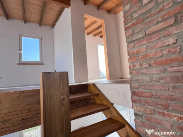 Casă cu 4 camere cu Teren 280 Mp în Central