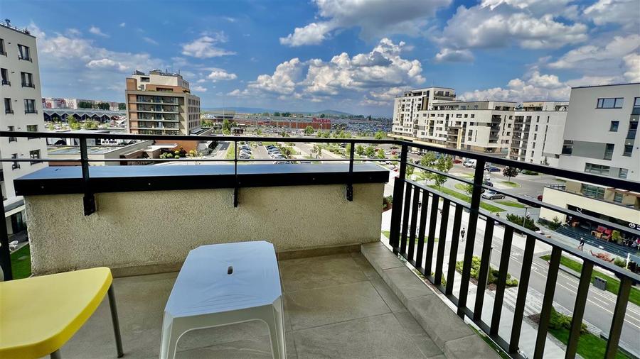 Apartament cu 2 camere decomandat în Tractorul
