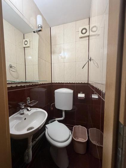 Apartament cu 4 camere decomandat în Titan