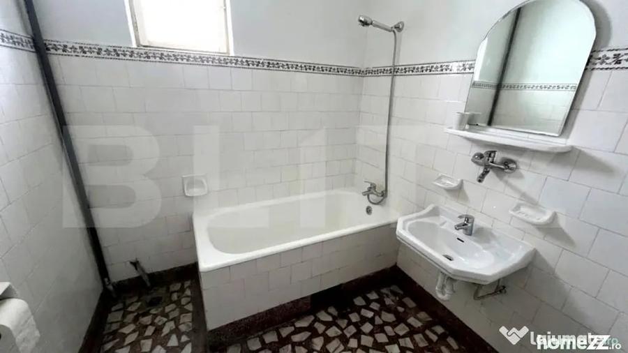 Casă cu 4 camere cu Teren 200 Mp în Central