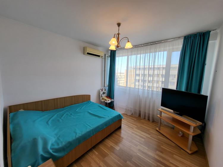 Apartament cu 3 camere semidecomandat în Iancului