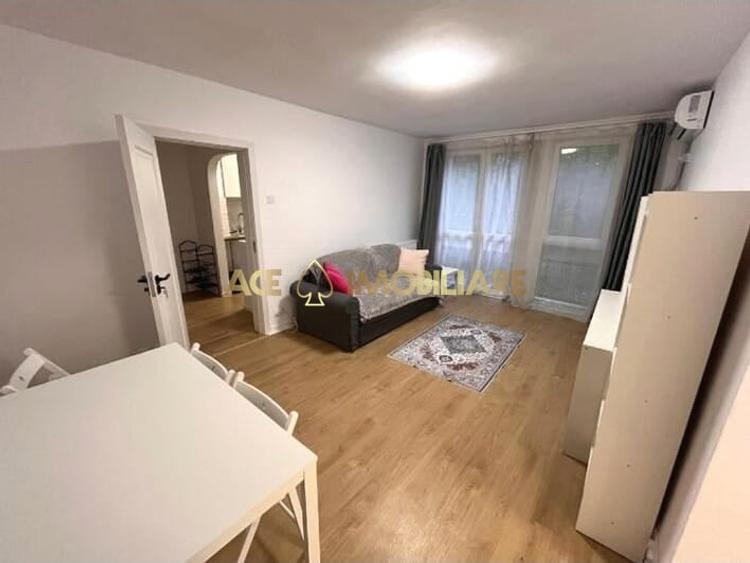 Apartament cu 3 camere semidecomandat, mobilat în Titan