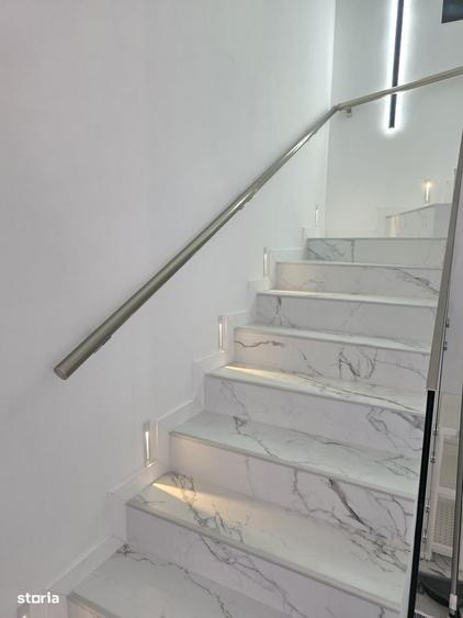 Casă cu 4 camere cu Teren 1200 Mp în Central