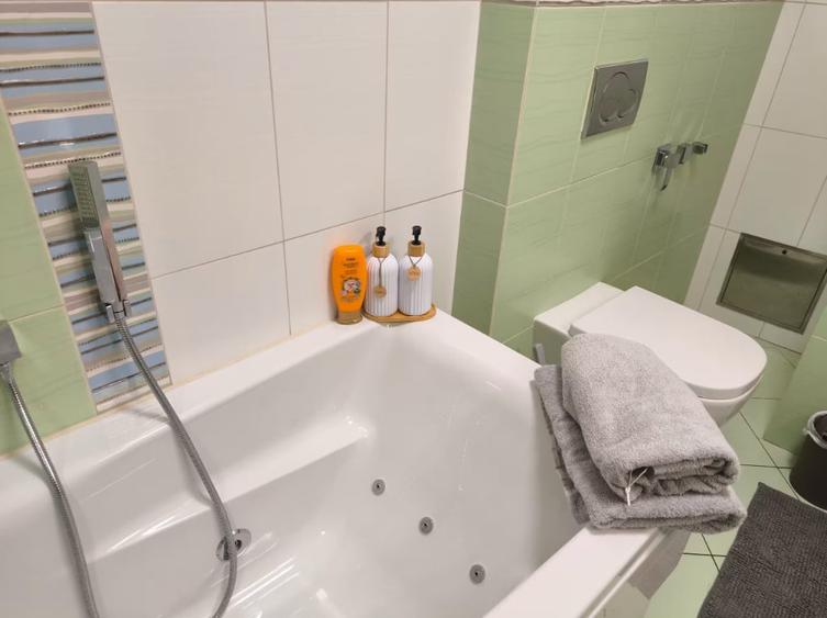Apartament cu 3 camere decomandat în Unirii
