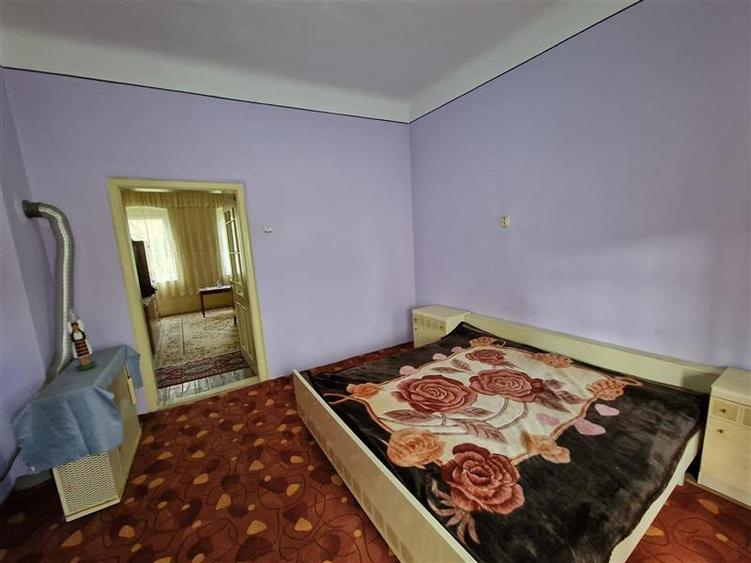 Casă individuală cu 10 camere cu Canalizare în Muncitoresc