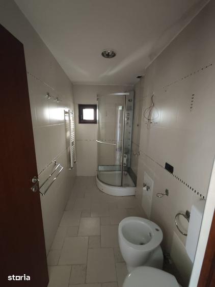 Apartament cu 3 camere decomandat în Micro 21