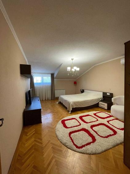 Apartament cu 3 camere decomandat în Giurgiului