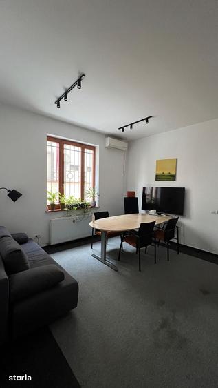 Casă cu 10 camere cu Teren 258 Mp în Cotroceni