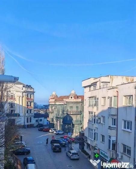 Apartament cu 3 camere decomandat în Peninsula