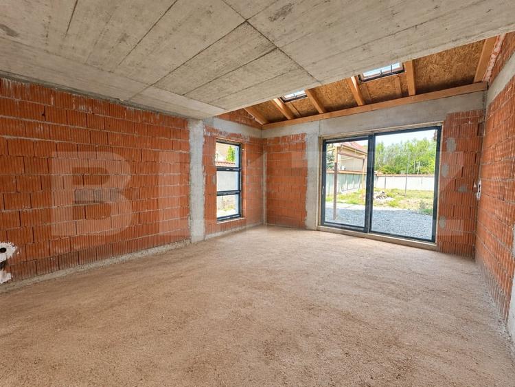 Duplex cu 4 camere cu Canalizare în Păulești