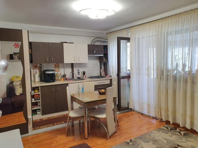 Apartament cu 3 camere decomandat în Tătărași