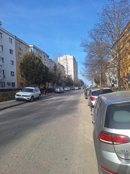 Apartament cu 3 camere semidecomandat în Tomis Nord
