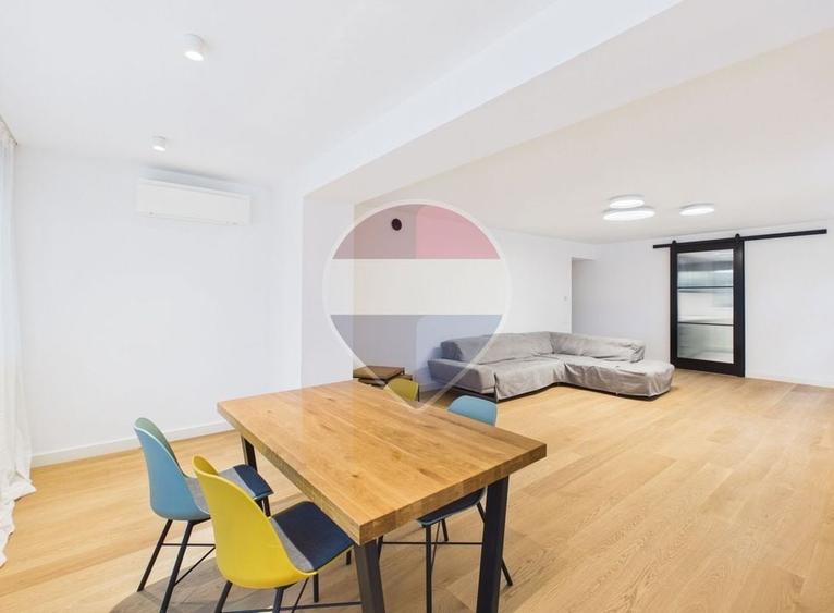 Apartament cu 4 camere decomandat, mobilat în Casin