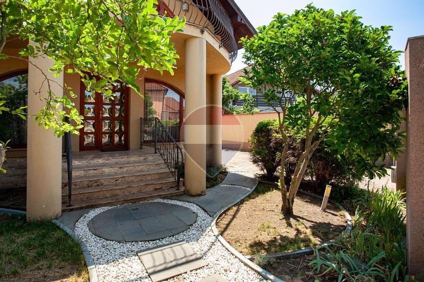Casă individuală cu 7 camere cu Piscina în Nord