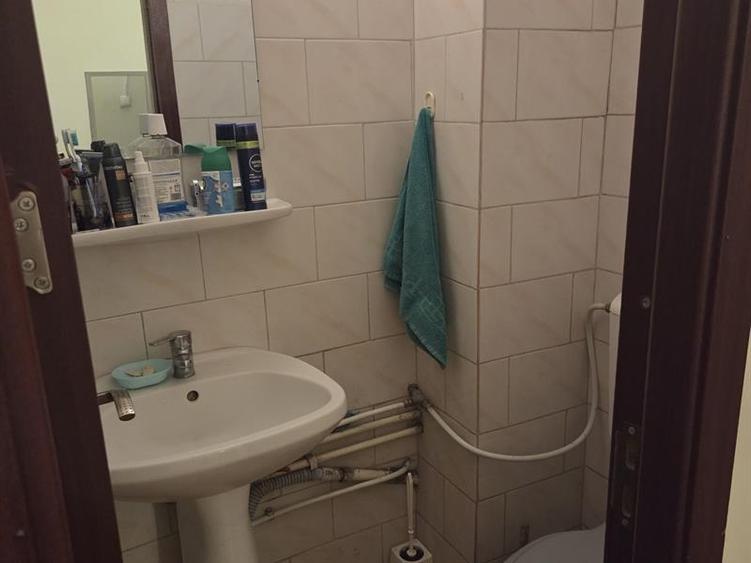 Apartament cu 3 camere decomandat în Rovine