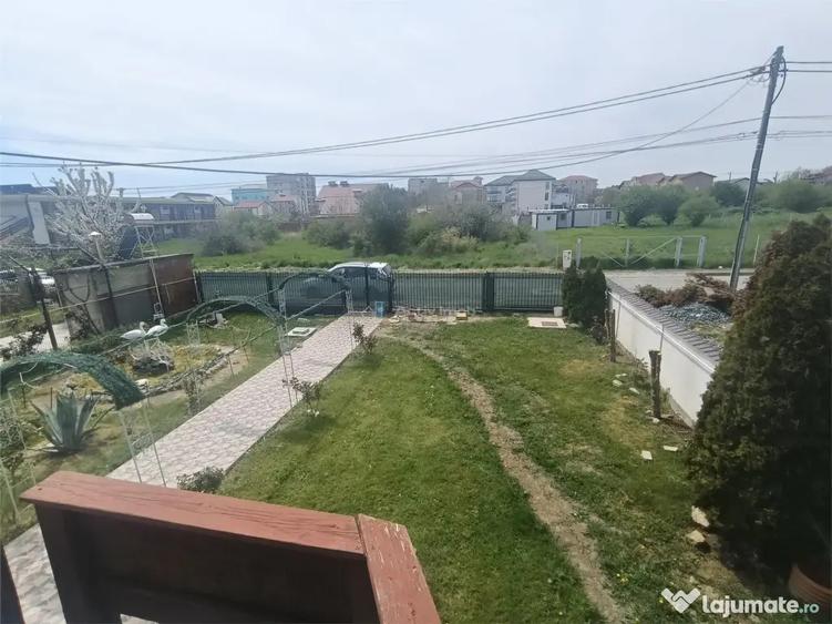 Casă cu 16 camere cu Teren 694 Mp în Central