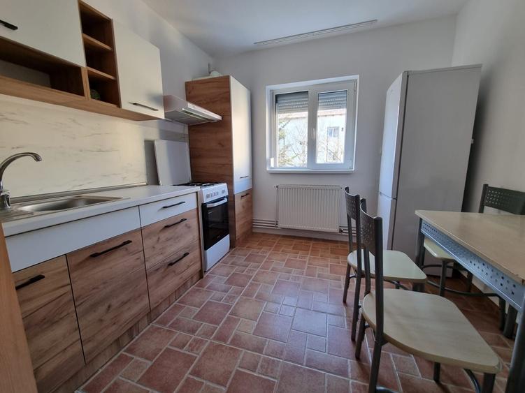 Apartament cu 2 camere semidecomandat în Spitalul Județean