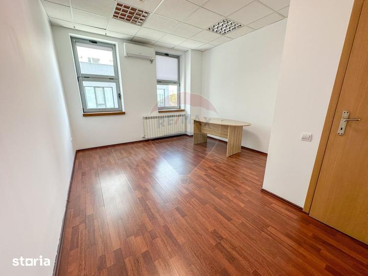 Spațiu comercial, de 200 mp, în Vitan