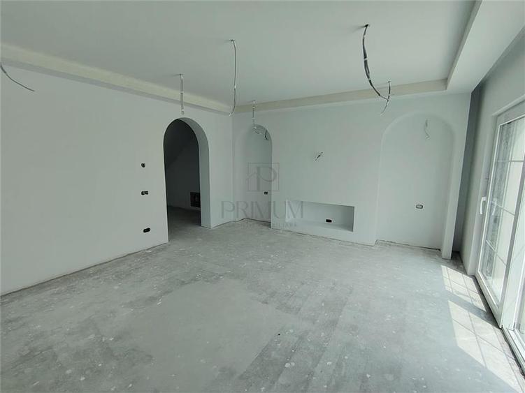 Duplex cu 5 camere cu Canalizare în Moșnița Nouă